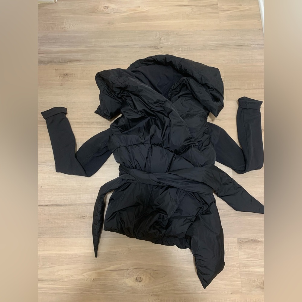 Lululemon size 6 jacket.
